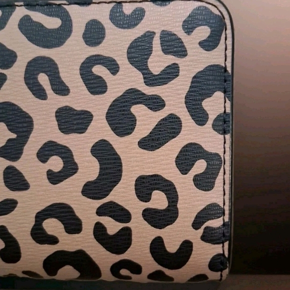 Kate Spade Darcy Large Slim Bifold Leopard Print Wallet - Picture 5 of 11